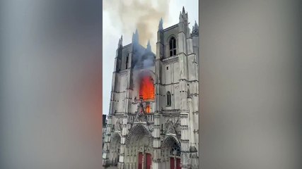 Fransa'nın tarihi Nantes Katedrali'nde yangın
