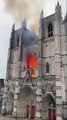 Se desata un incendio masivo en la histórica Catedral de Nantes en Francia