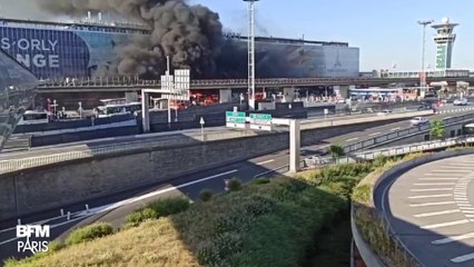 Un bus a pris feu samedi matin à l'aéroport d'Orly
