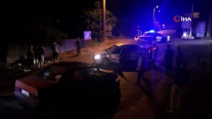 2 araç çarpıştı, korkudan bayılan kazazedenin kafası yarıldı