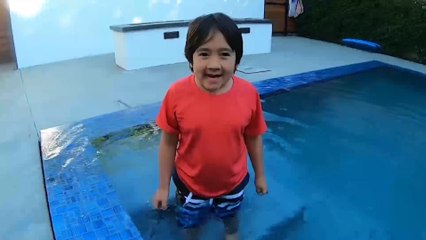 أميركا.. مقاطع الطفل رايان مع والديه على اليوتيوب تكسبه 26 مليون دولار