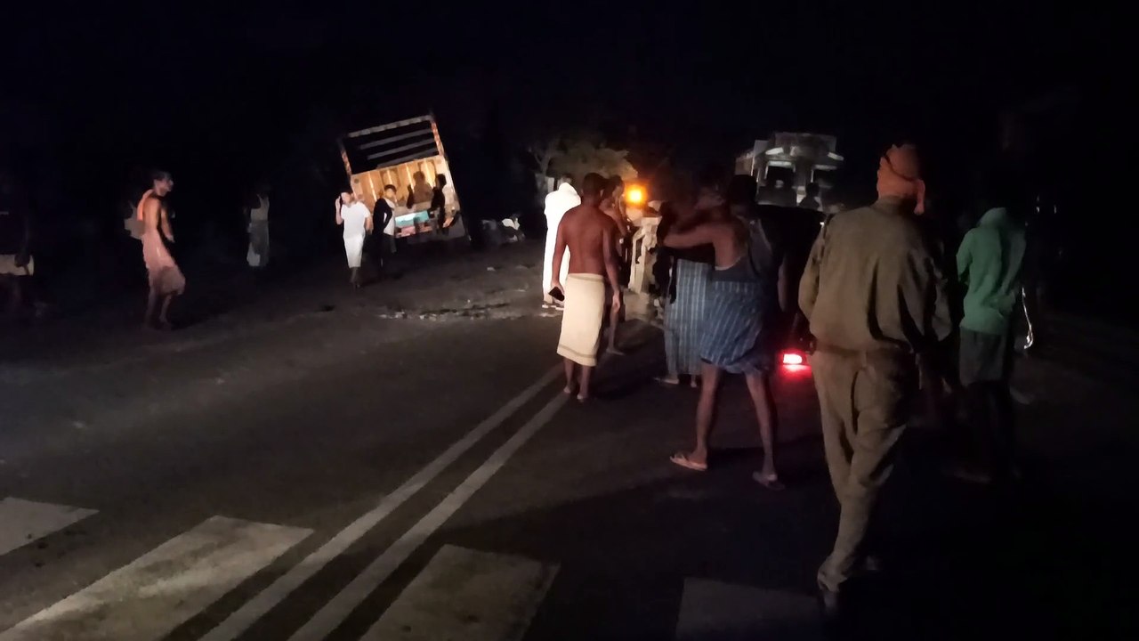 भदोही में भीषण सड़क हादसा, तेज रफ्तार से आ रही...
