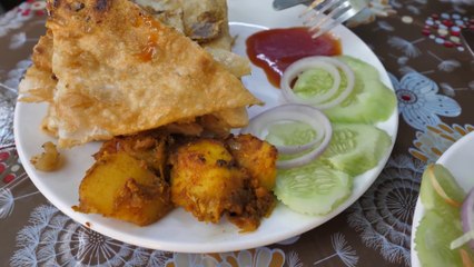 Video herunterladen: INDIAN STREET FOOD of YOUR DREAMS in Kolkata, India   ENTER CURRY HEAVEN + BEST STREET FOOD in India