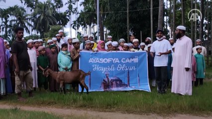 Arakanlı ve Bangladeşli yetimler Ayasofya Camisi için dua etti