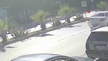 Yaya geçidinde çarpıp kaçtı, kameralara yakalandı