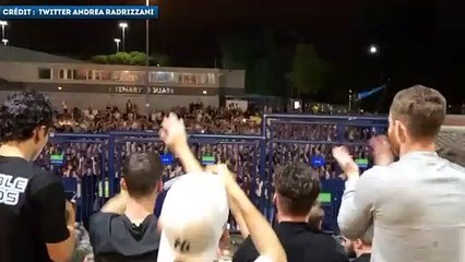 Les supporters de Leeds fêtent la montée en Premier League