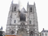 Feuer in der Kathedrale von Nantes: Behörden vermuten Brandstiftung