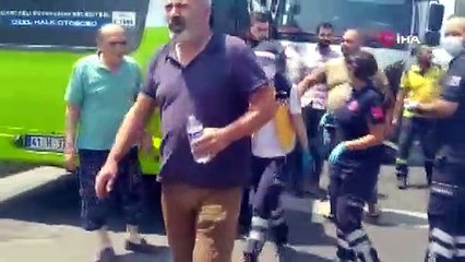 Kaza yapmamak için karşı şeride geçen TIR halk otobüsüne böyle çarptı