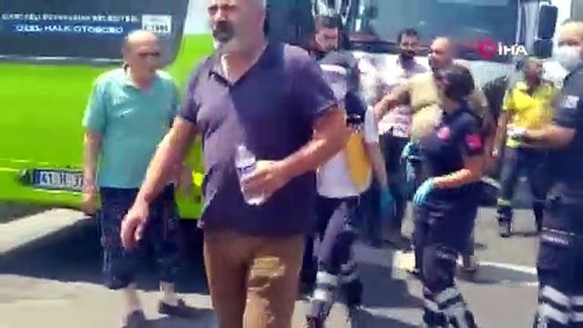 Kaza yapmamak için karşı şeride geçen TIR halk otobüsüne böyle çarptı