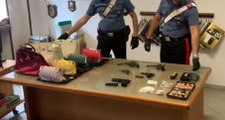 Pino Torinese (TO) - Carabinieri cercano droga ma scoprono bazar di lusso e armi (18.07.20)