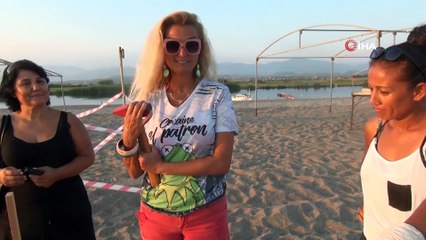 Caretta yuvalarını gezen Tuğba Özay: “Caretta yuvalarını yıkan mahluktur”