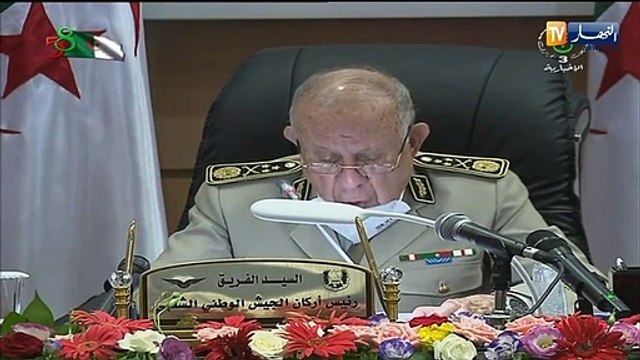 الفريق شنقريحة: القائد الفطن يجب أن يعرف كيف يثمن لمرؤوسيه أعمالهم وجهودهم ولا يبخسهم حقوقهم المادية والمعنوية ويحفزهم ويشجعهم على بذل المزيد من الجهود