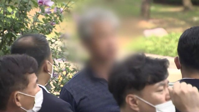 문 대통령에 신발 던진 50대 남성, 내일 영장심사 / YTN