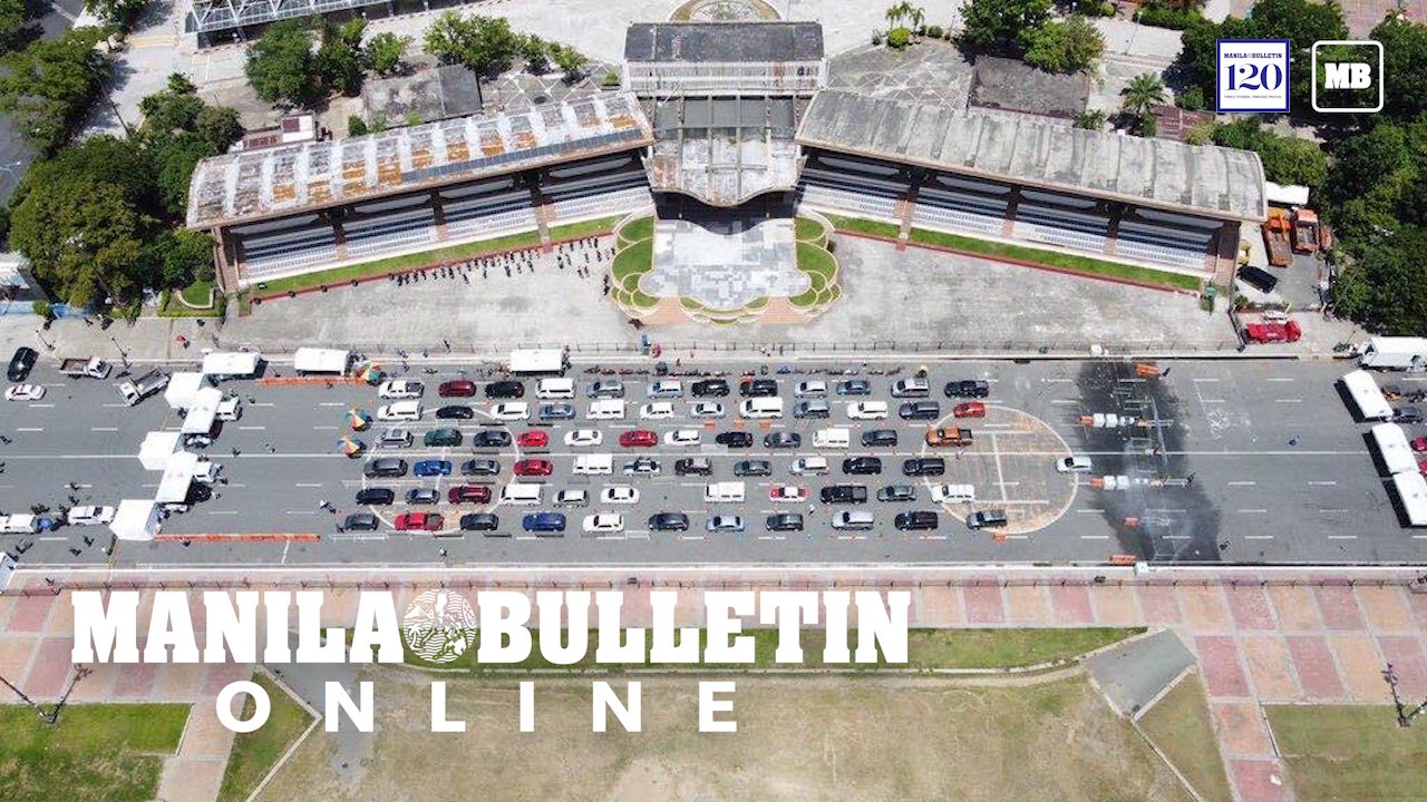 Hundreds line up for Manila City's free drive-thru COVID-19 testing centers