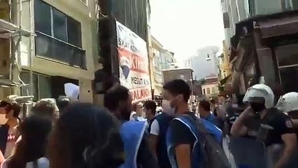 Suruç katliamı anmasına çağrı yapan gençlere müdahale