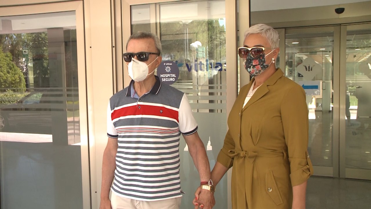 Ana María Aldón recibe el alta hospitalaria tras su intervención de pecho