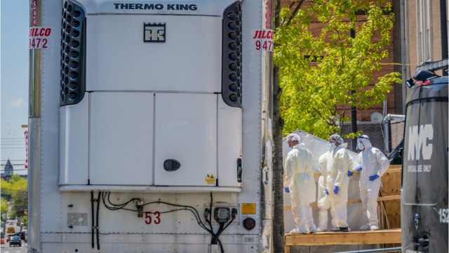 As Florida Gov Refuses To Close Gyms, Arizona And Texas Scramble For Morgue Trucks