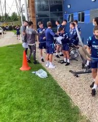 Plantel de Leeds United asi recibe a Marcelo Bielsa en Entrenamiento tras ser campeones,18 de Julio 2020.