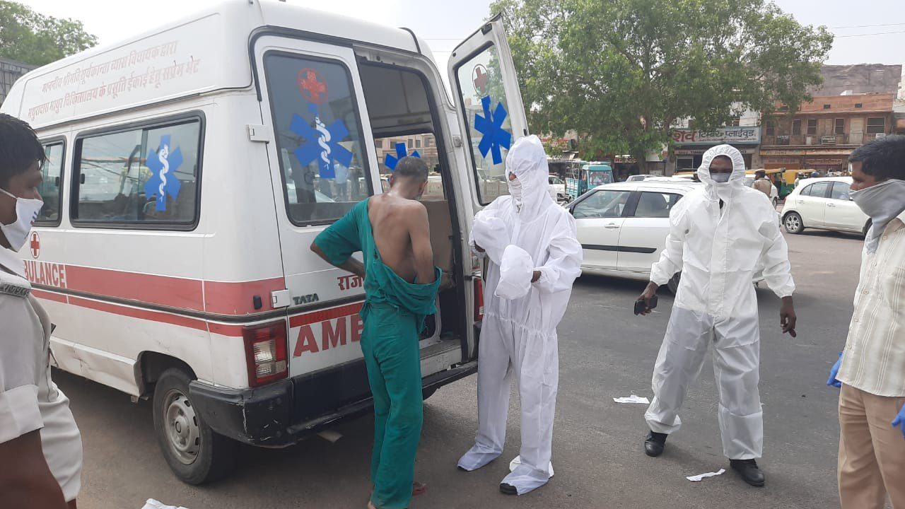 मनोरोगी अस्पताल से भागा, डेढ़ किमी दूर पकड़ा