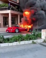 حريق فيراري F40 النادرة في موناكو