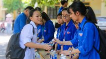 Nghệ An: Hàng nghìn thí sinh dự thi trong nắng nóng