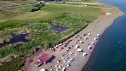 Van Gölü’nde yüzme keyfi