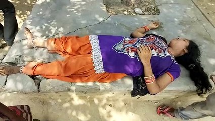 दबंगों ने पीट-पीटकर महिला को किया बेहोश