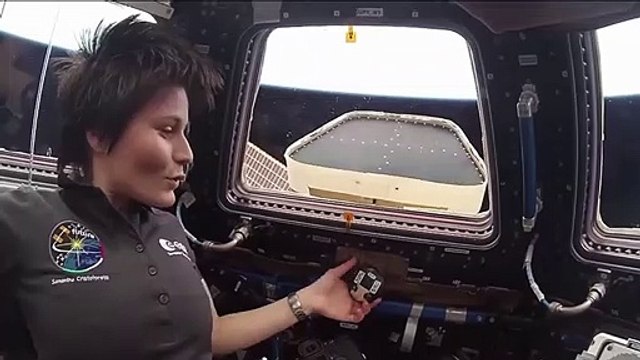 Ovni visto desde ventana de estación orbital