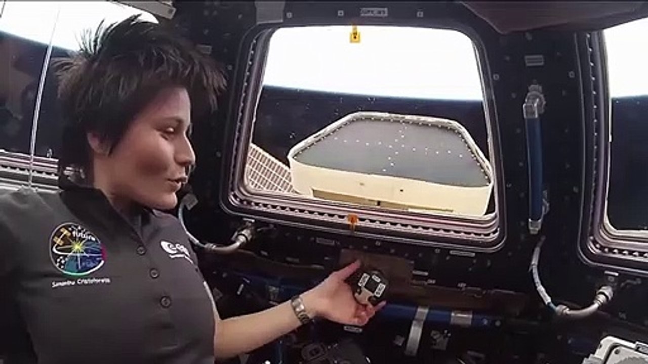 Ovni visto desde ventana de estación orbital