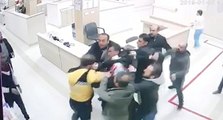 Diyarbakır’da, hasta yakınlarının sağlık çalışanına saldırı anı kamerada