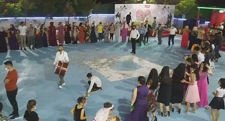 Diyarbakır’da uyarılara rağmen düğünde 70 kişi kol kola halay çekti