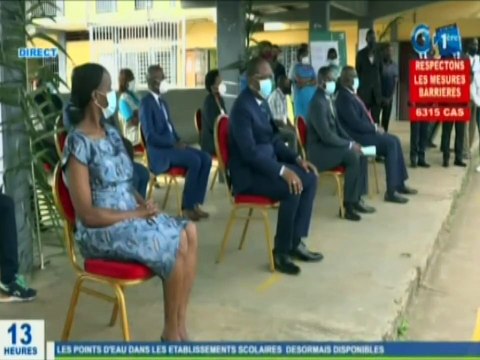 RTG-Remise Officielle des réserves d’eau par le ministre de l’éducation national et le représentant de l ‘UNICEF aux 50 Etablissements réservés pour le Baccalauréat