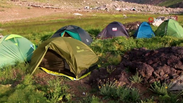 Dört mevsimin bir arada yaşandığı Hakkari’de tırmanış keyfi