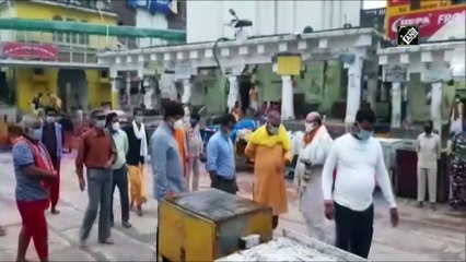 बैद्यनाथ मंदिर के पुजारियों ने भक्तों की और से की भगवान शिव की पूजा