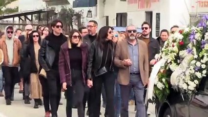 Paz Padilla arropada por sus familiares, con su hija Anna Ferrer a la cabeza