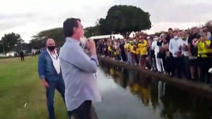 Bolsonaro saúda cloroquina em ato de apoiadores