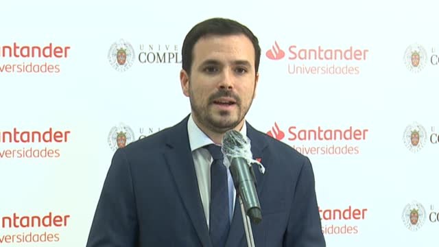 Garzón dice que se equivocan quienes creen que proteger todo lo que hace la monarquía...es proteger a España