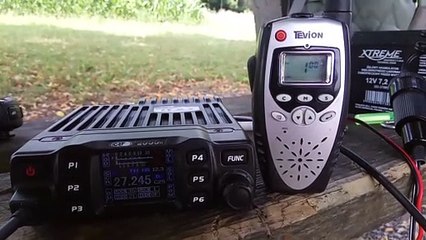 Kinder auf dem PMR Funk. Daneben das CRT2000H CB-Funkgerät