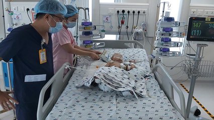 Trúc Nhi - Diệu Nhi được ủng hộ 2 tỷ đồng, cần thêm 4 đại phẫu