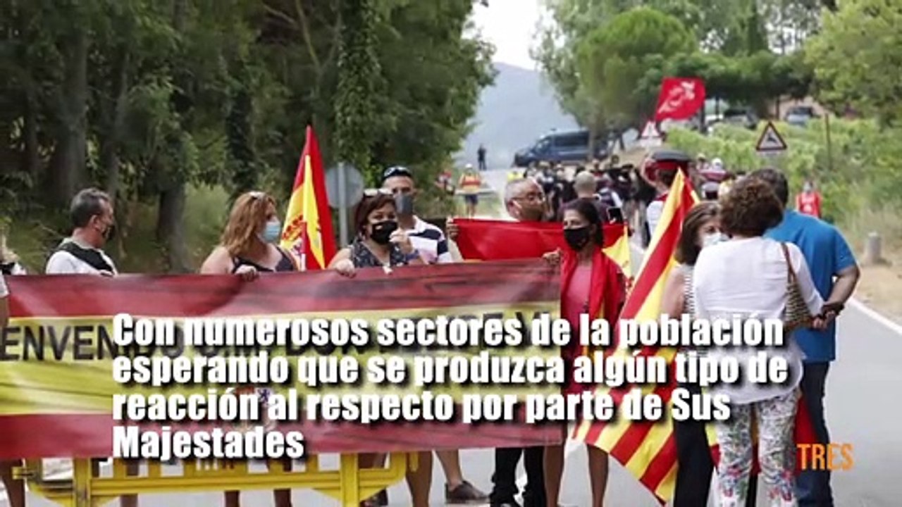 Los Reyes visitan la tumba original de don Juan en medio de la polémica