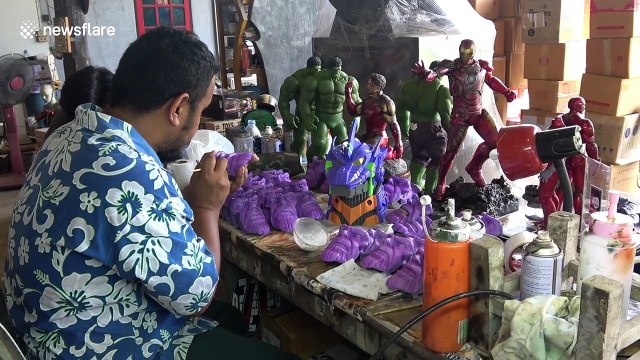 Movie fan makes wacky Predator motorcycle helmets in Thailand (without subtitles)