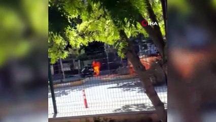 Motosiklet yolun ortasında alev alev yandı