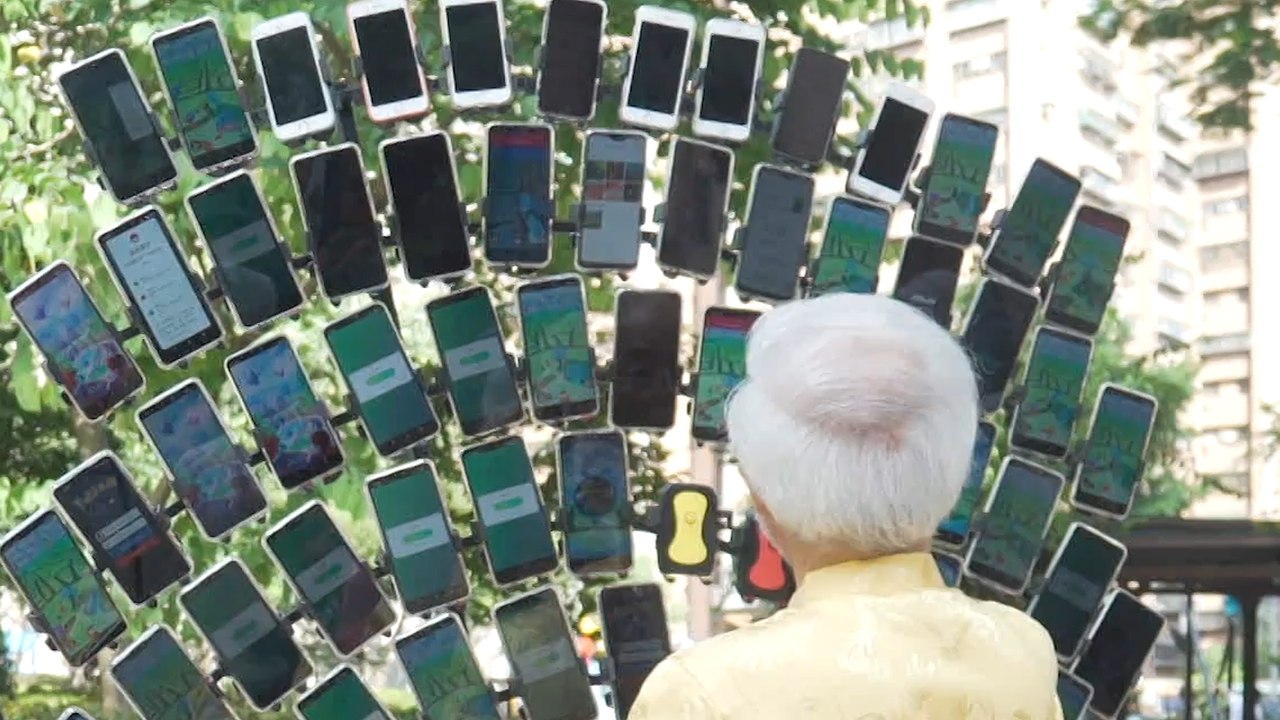 Taiwanese grandfather plays Pokemon Go with 64 phones