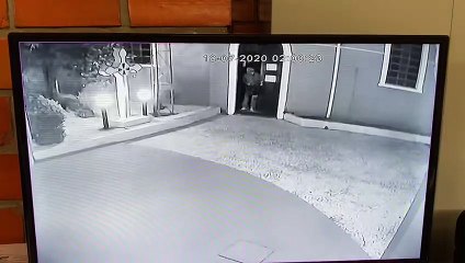 Dupla invade igreja na RMC para roubar e na saída faz sinal da cruz: ‘Perdoados?’