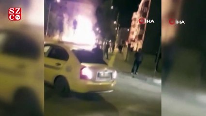 Park halindeki saman yüklü kamyon alev alev yandı