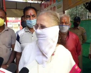 राजनेताओं को ताई की सीख, नियमों का सबसे पहले खुद करे पालन