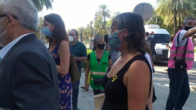 Apoyo a los exmiembros de la Mesa del Parlament juzgados al entrar a juicio