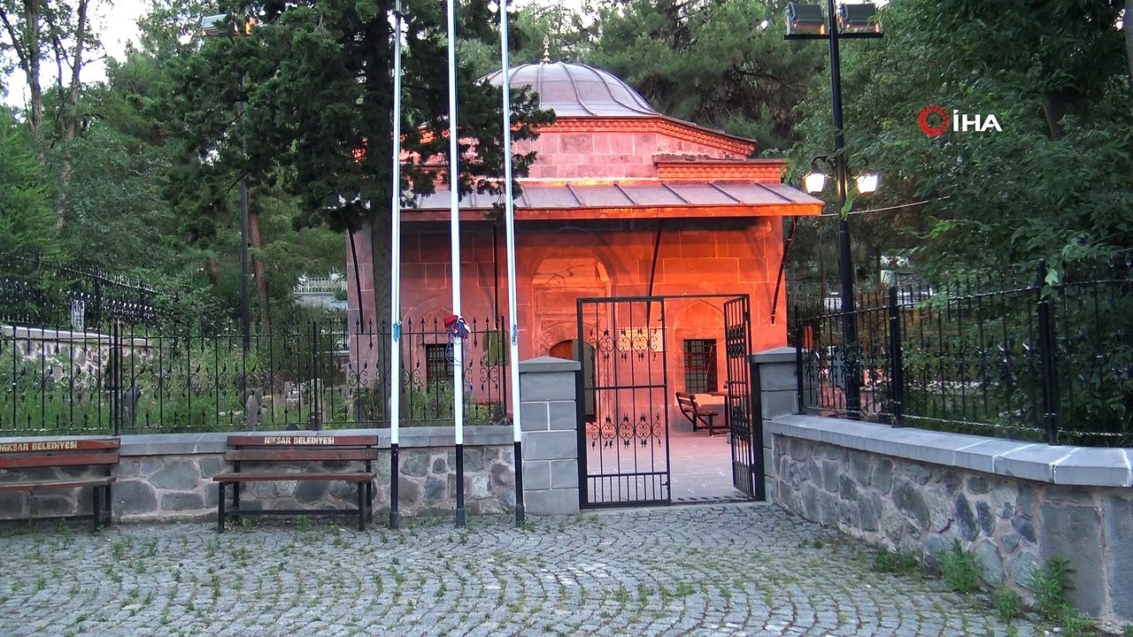 Büyük Türk-İslam Komutanı; Danışment Melih Ahmet Gazi türbesi ziyaretçilerini bekliyor