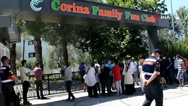 Tatil beldesinde Erken rezervasyon vurgunu iddiası; tatilciler, otelin girişinde eylem yaptı