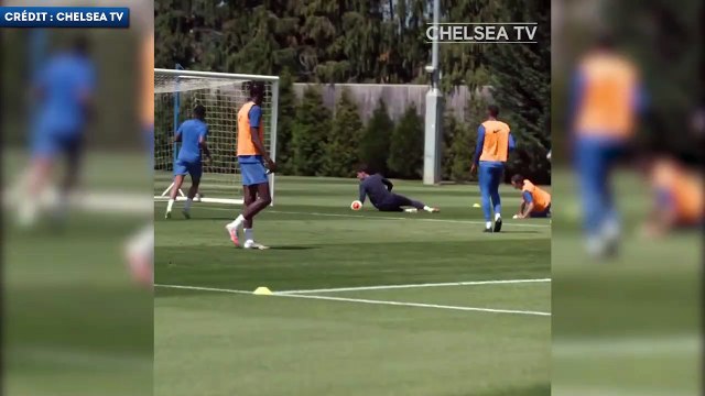 Le triple arrêt spectaculaire de Kepa à l'entraînement